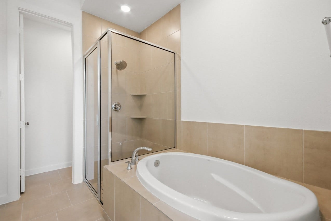 579 Cypress Valley Avenue, Montgomery, TX 77316 Primary Bathroom