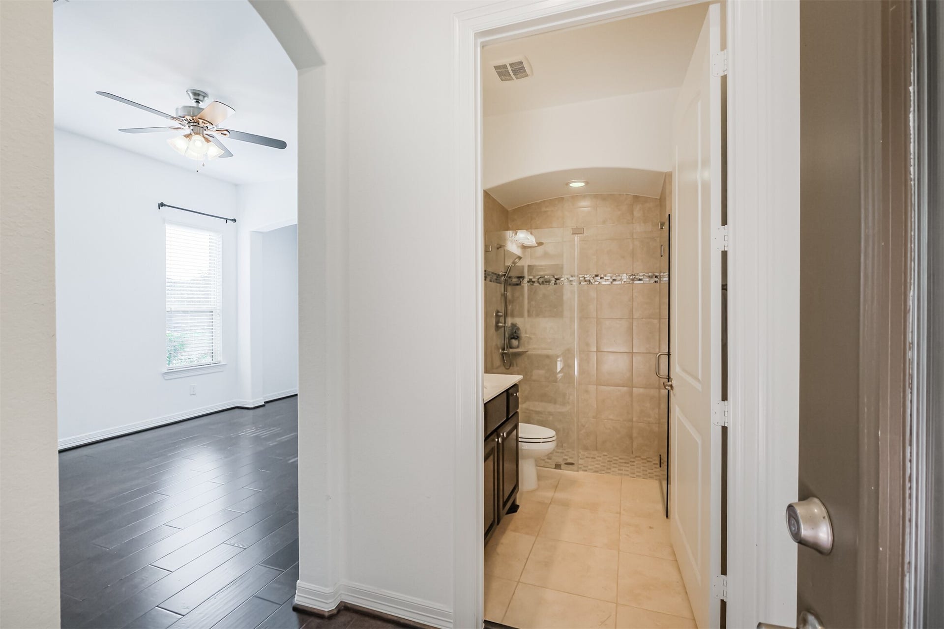 10 Silent Way Drive, Sugar Land, TX 77498 Welcome to the versatile Casita with dedicated entry door and full bathideal guest space!