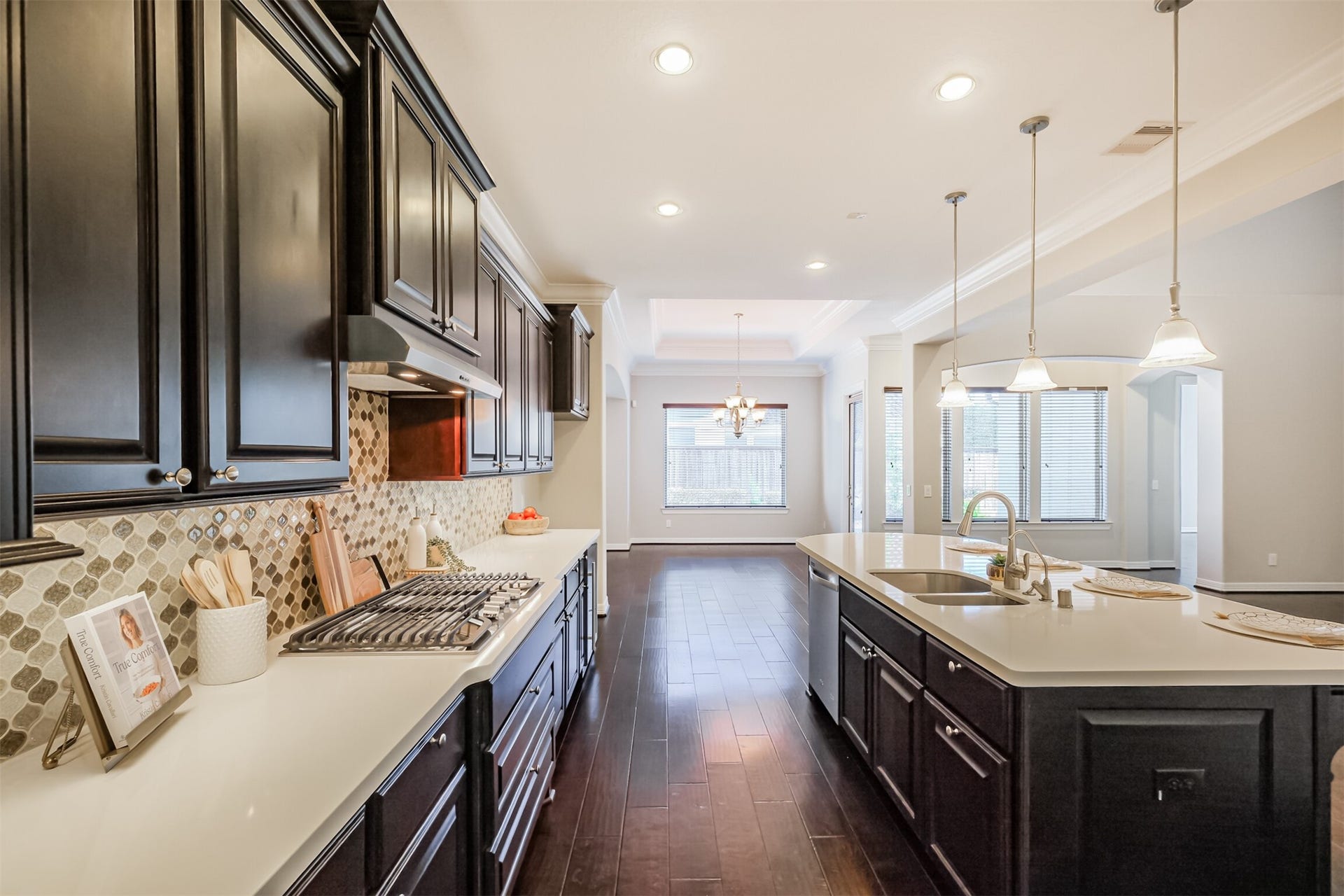10 Silent Way Drive, Sugar Land, TX 77498 Beautiful finishes throughout.