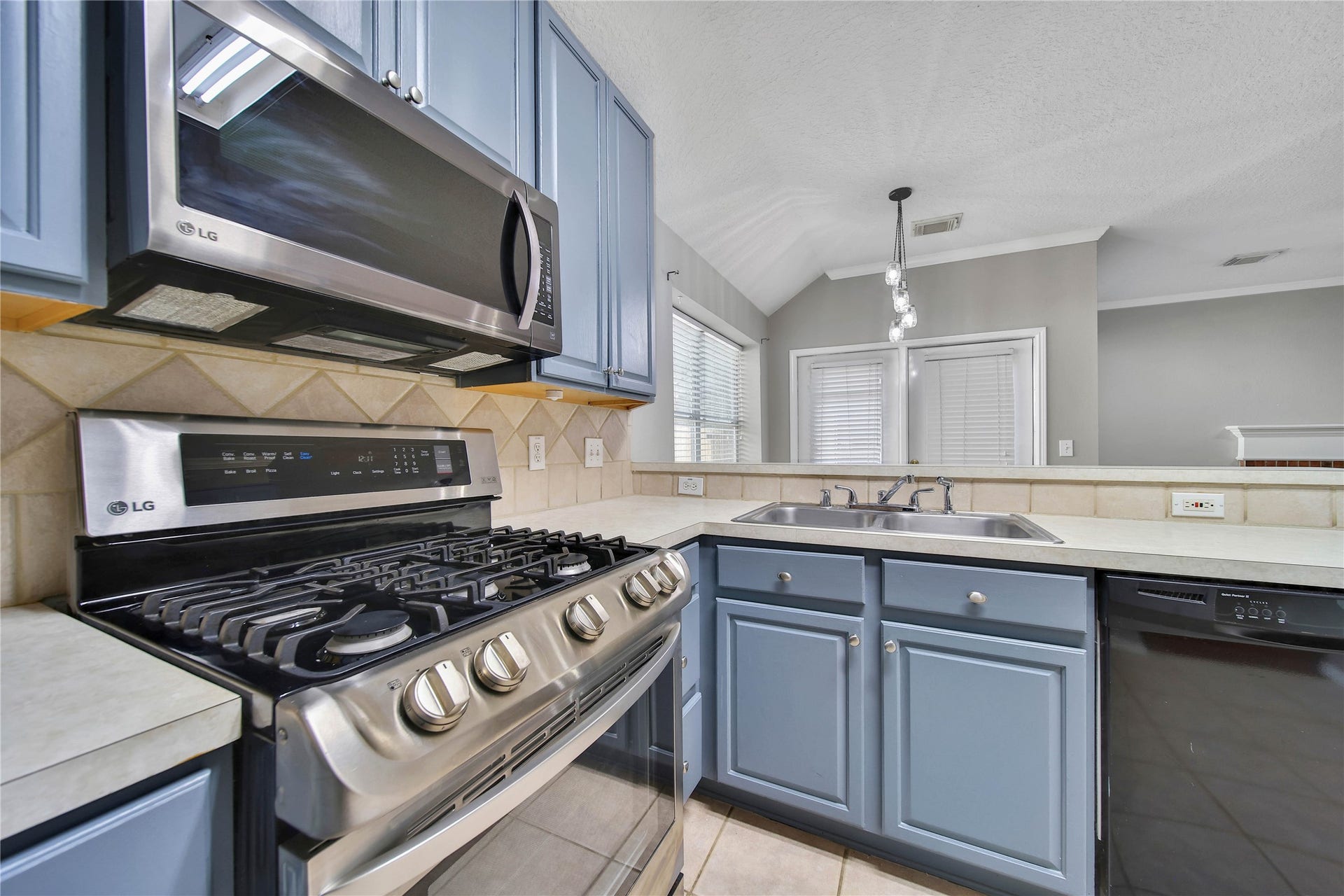 18614 Woodbreeze Drive, Humble, TX 77346 18614 Woodbreeze Drive, Humble, TX 77346
