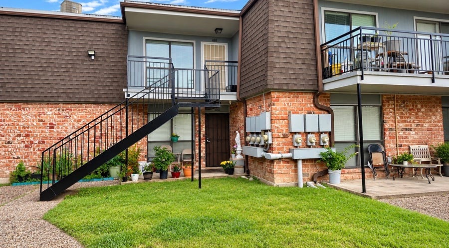 Property photo for 10802 Kingspoint Road, #401, Houston, TX