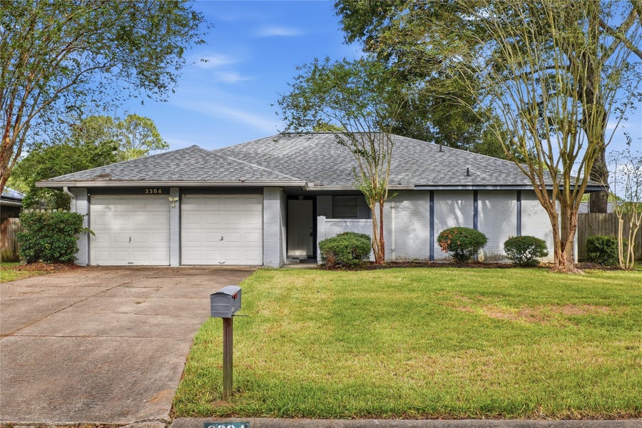 Property photo for 2204 Mimosa Court, League City, TX