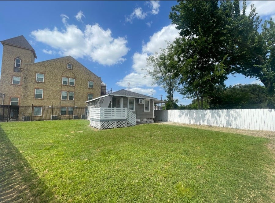 Property photo for 525 E 35th Street, Houston, TX
