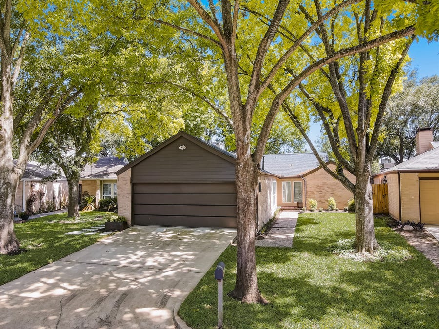 Property photo for 1371 Beaujolais Lane, Houston, TX