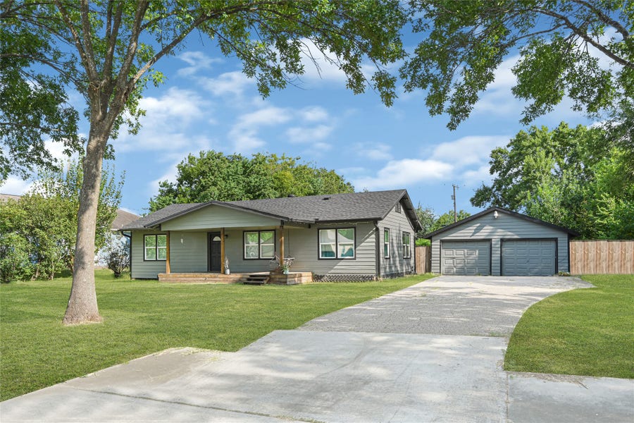 Property photo for 2324 13th Avenue N, Texas City, TX