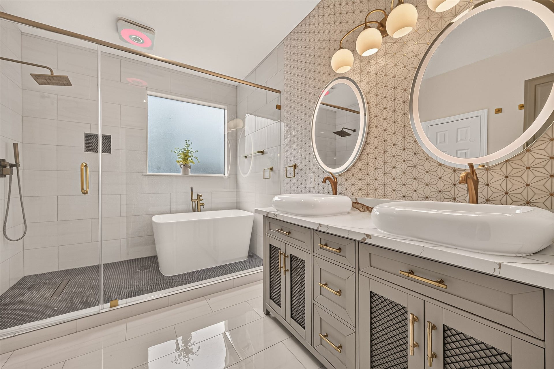 Master Bath Room