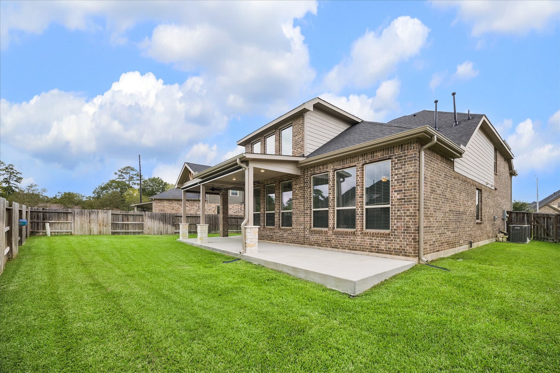 504 Sage Timbers Lane, Pinehurst, TX 77362