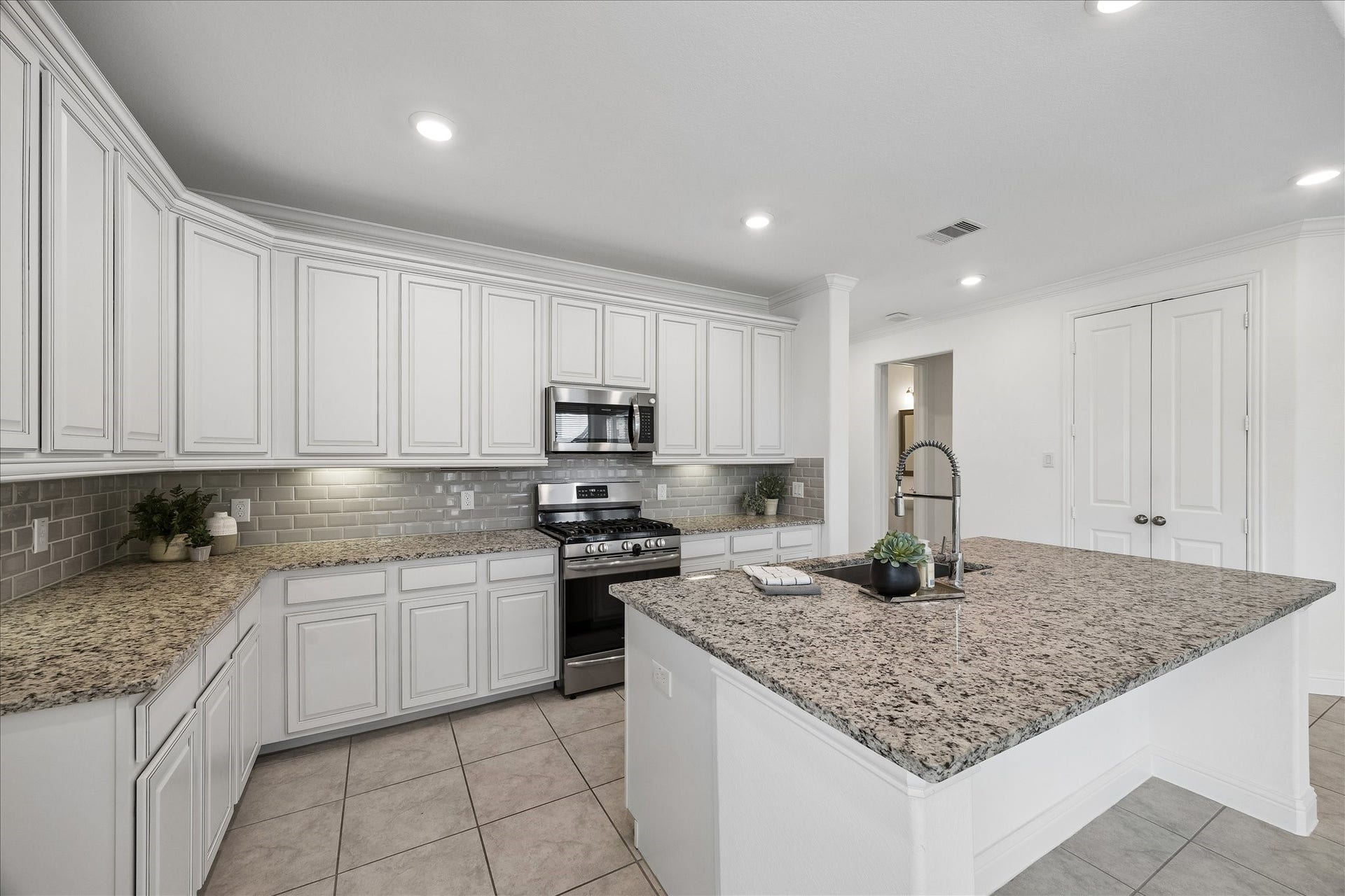 504 Sage Timbers Lane, Pinehurst, TX 77362