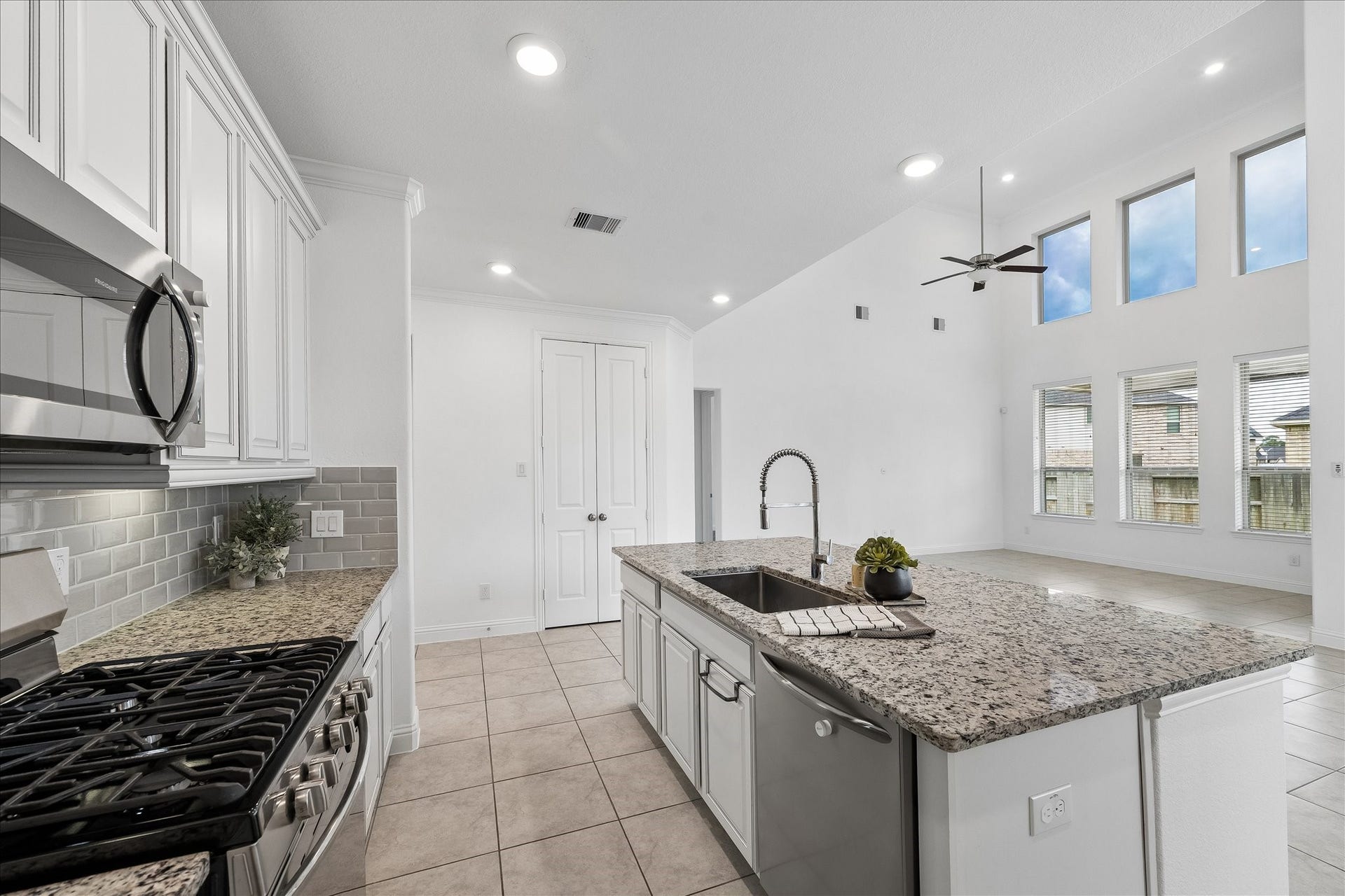 504 Sage Timbers Lane, Pinehurst, TX 77362