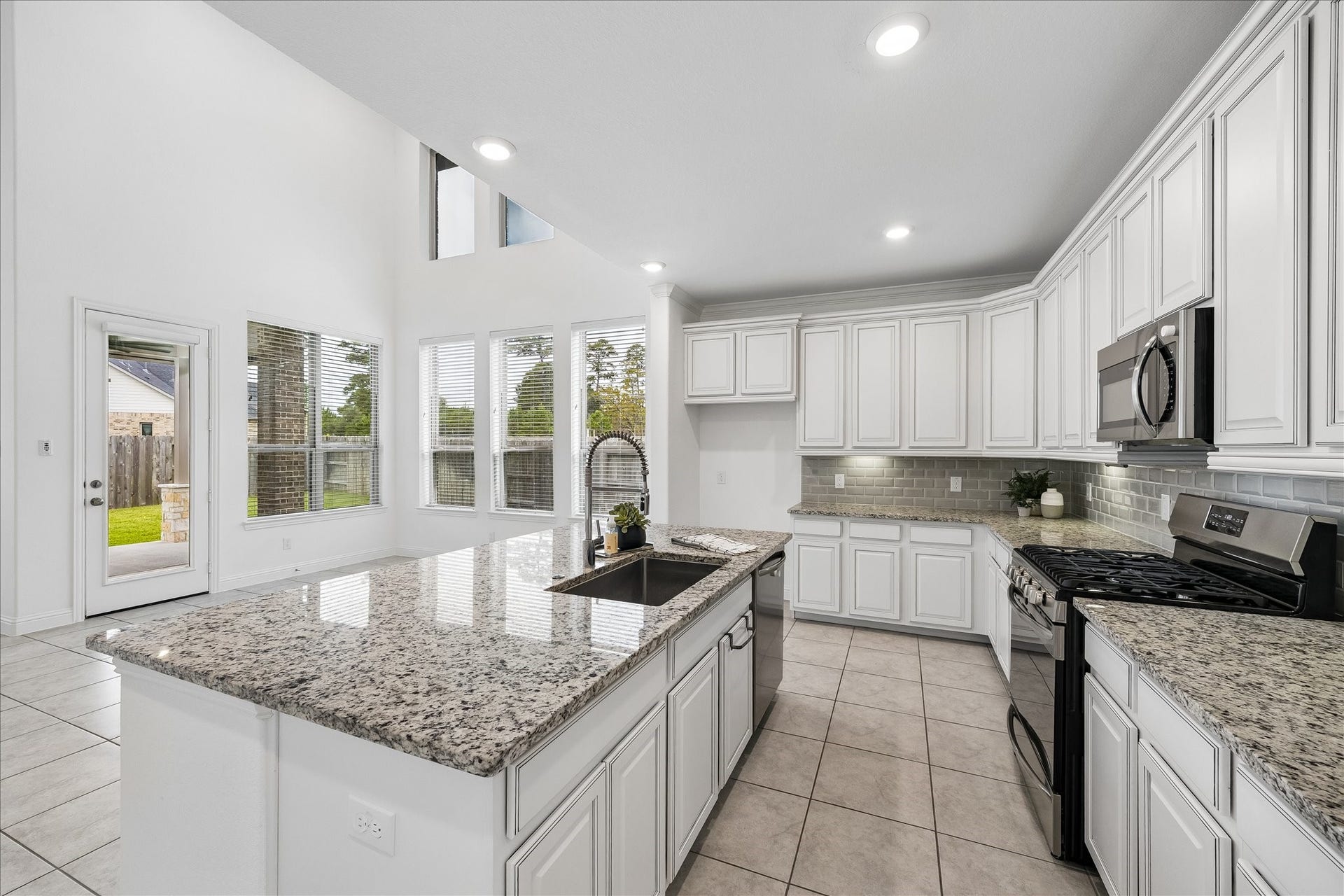 504 Sage Timbers Lane, Pinehurst, TX 77362