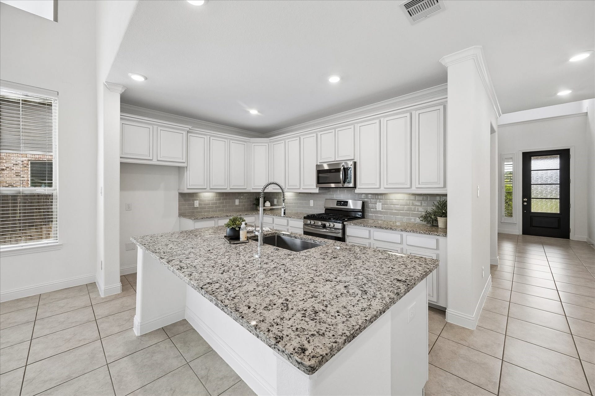 504 Sage Timbers Lane, Pinehurst, TX 77362