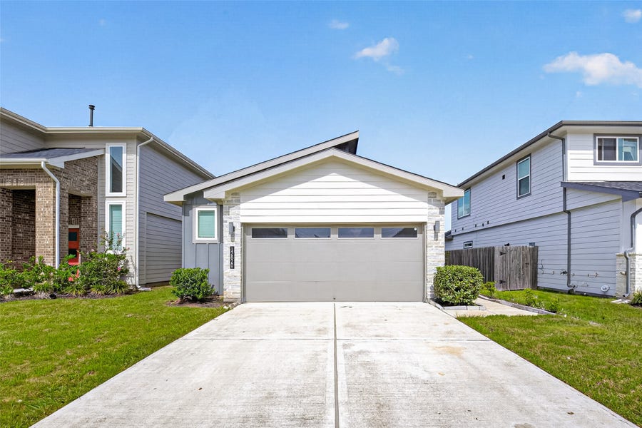 Property photo for 12820 Tokenhouse Lane, Houston, TX