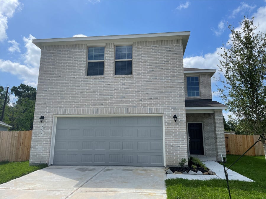 Property photo for 958 Redinger Ridge Drive, Houston, TX