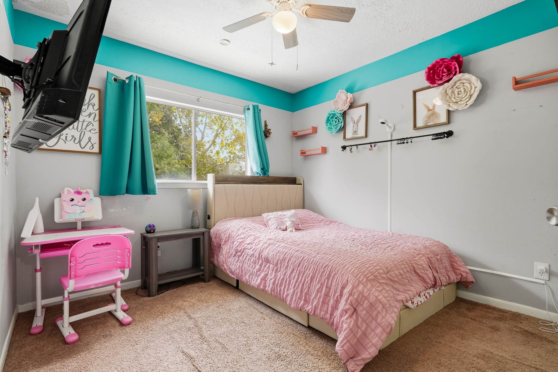4811 Red Lantern Drive, Friendswood, TX 77546 Charming bedroom with vibrant accents