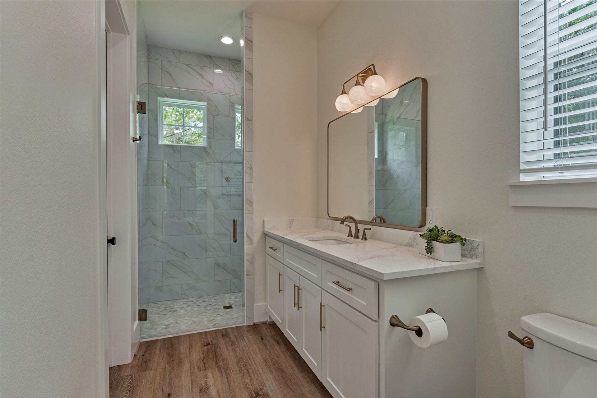 8616 Grand Lake Estates Drive, Montgomery, TX 77316 The secondary bedroom down features an en suite bath with a walk-in shower, plus a HUGE walk-in closet for exceptional storage.