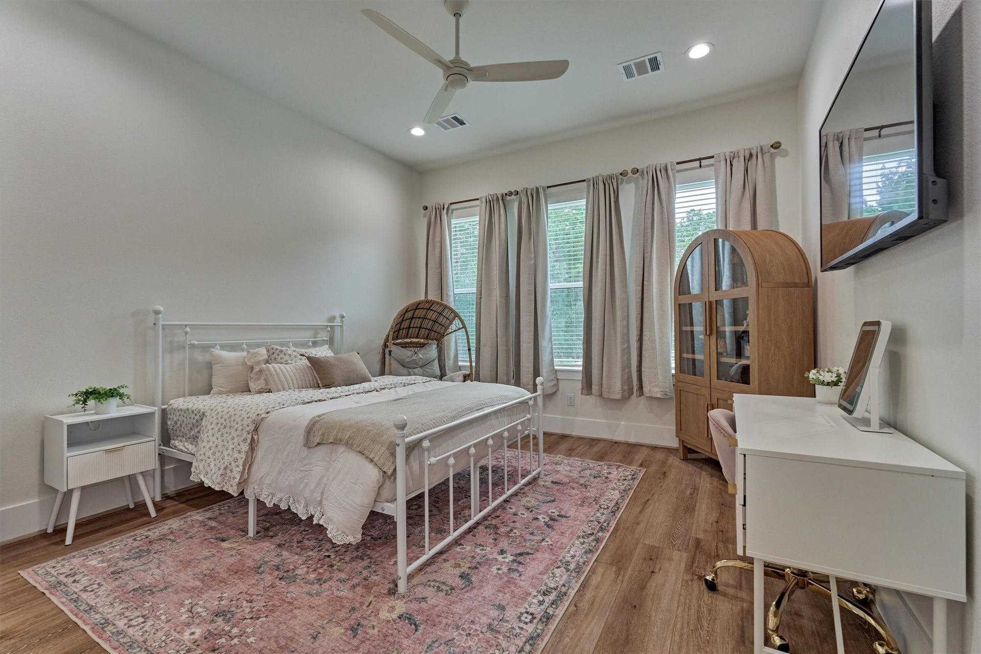 8616 Grand Lake Estates Drive, Montgomery, TX 77316 The secondary guest suite downstairs is spacious and light-filled, offering the perfect space for overnight guests, a nursery, or whatever best suits your needs!