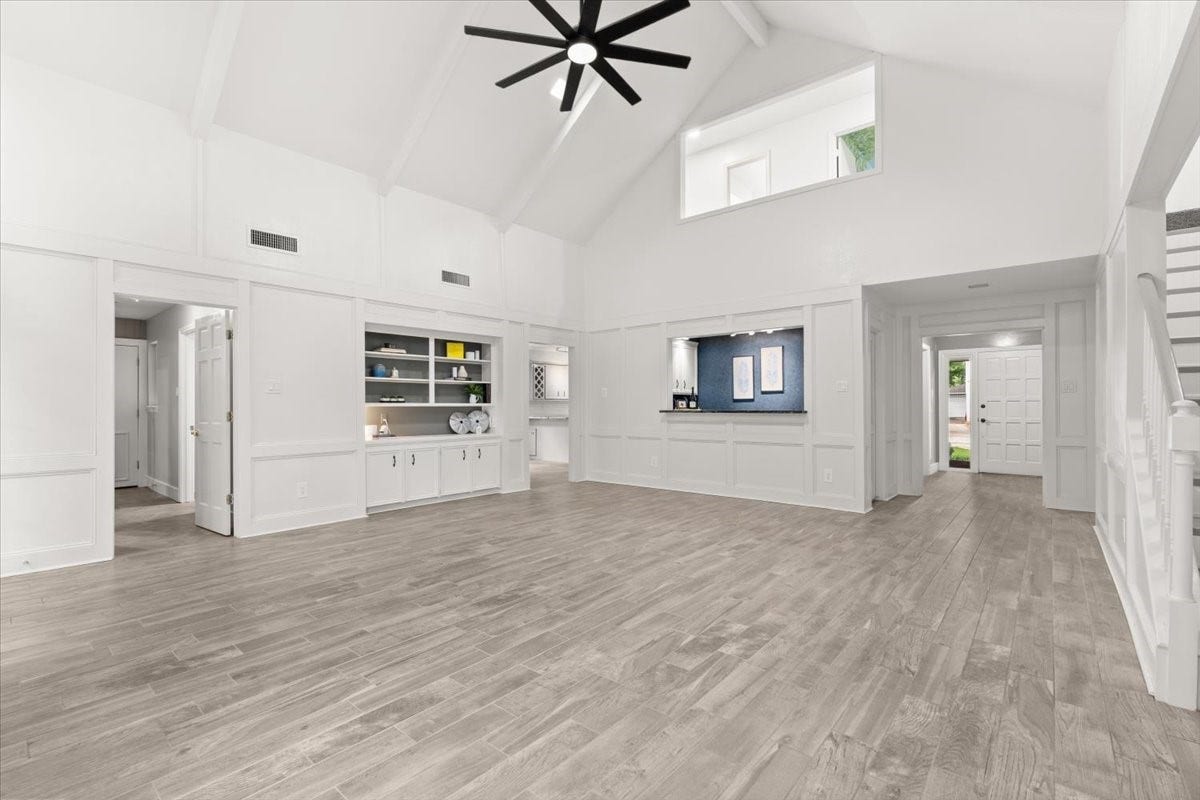 Spacious and inviting living area with a view from
the back doors. This open area features a wet bar, fireplace, built in cabinets and a great view of the backyard