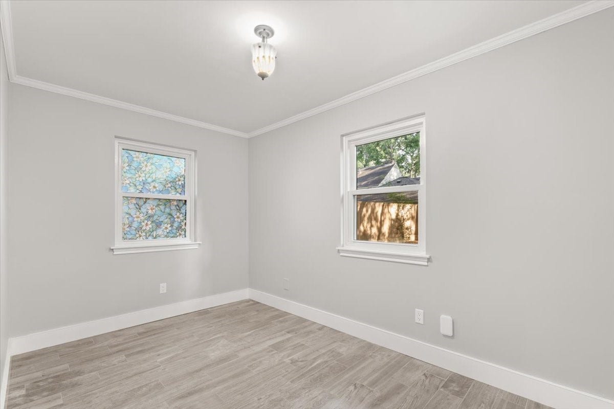 This versatile room off the living area is perfect for
an office, flex space, or home gym.