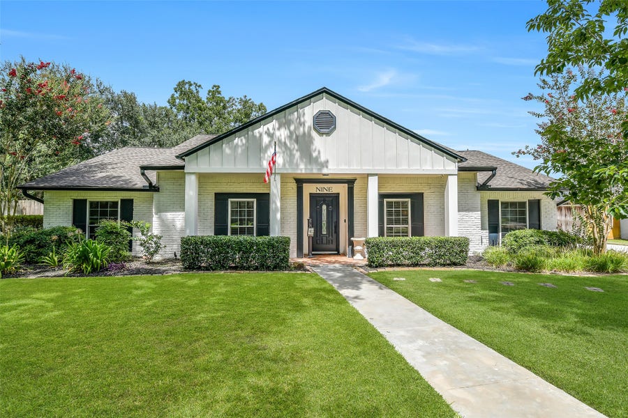 Property photo for 9 Earlham Drive, Friendswood, TX