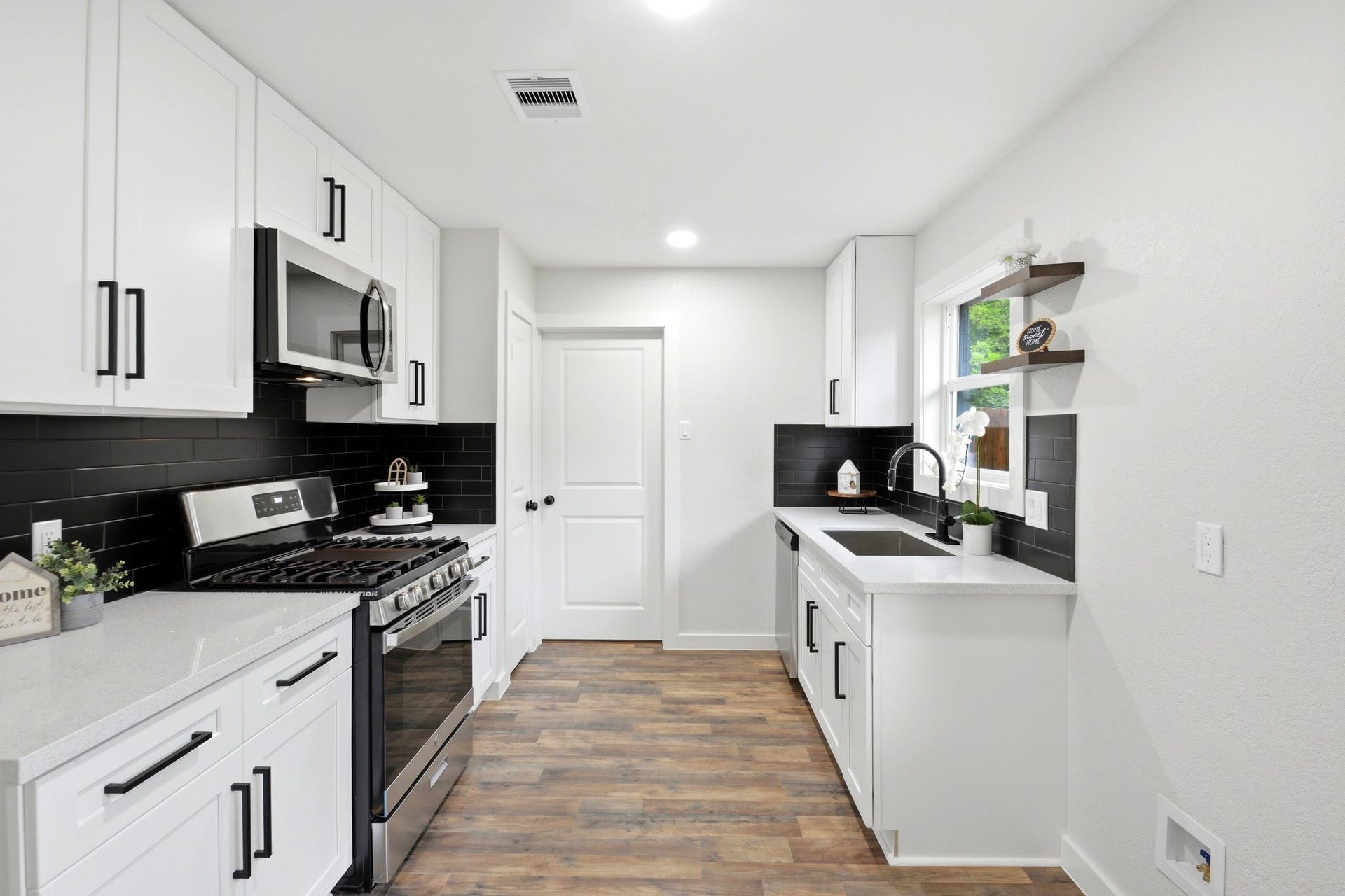 6415 Annunciation Street, Houston, TX 77016 6415 Annunciation Street, Houston, TX 77016