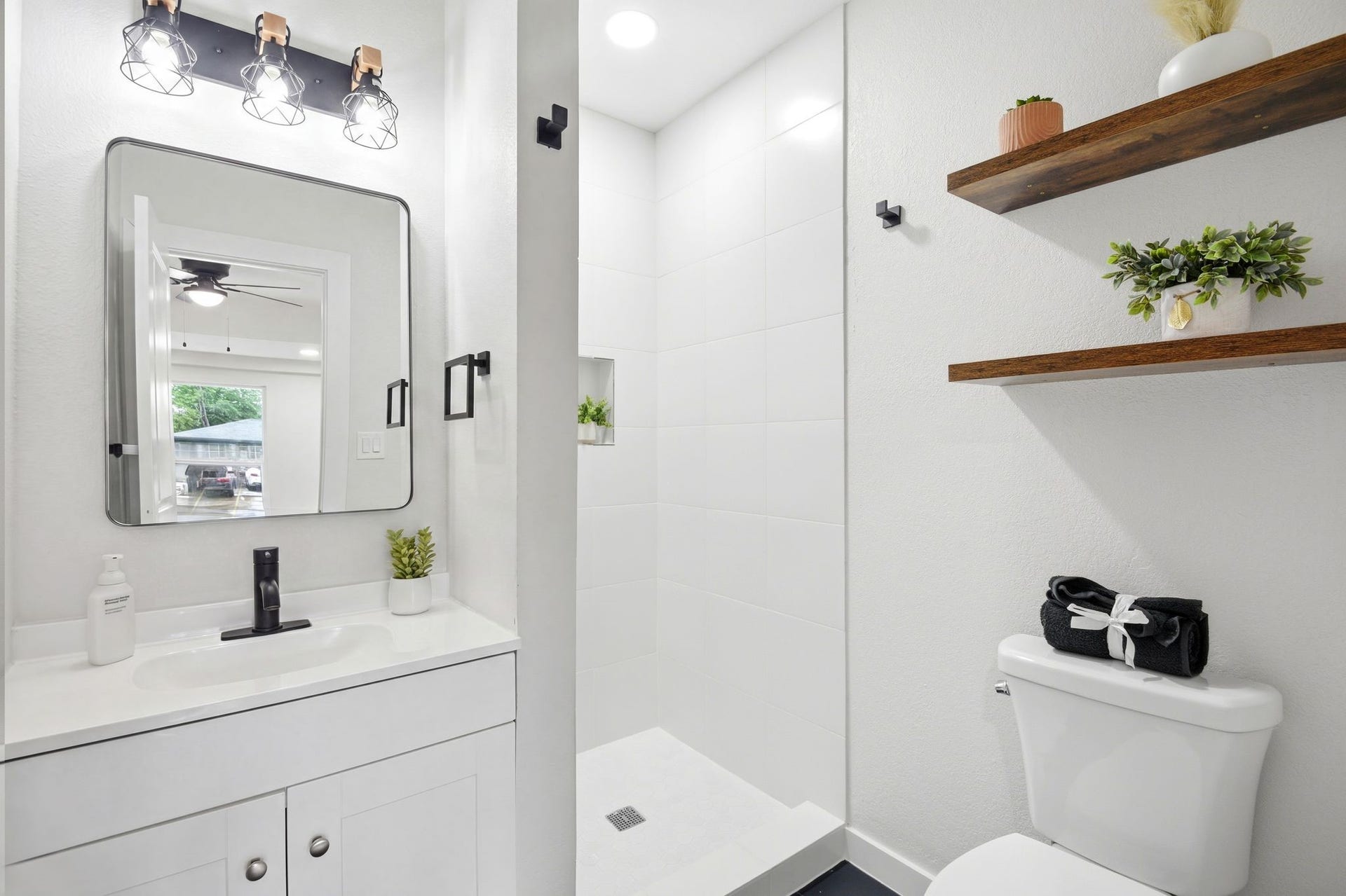 6415 Annunciation Street, Houston, TX 77016 6415 Annunciation Street, Houston, TX 77016