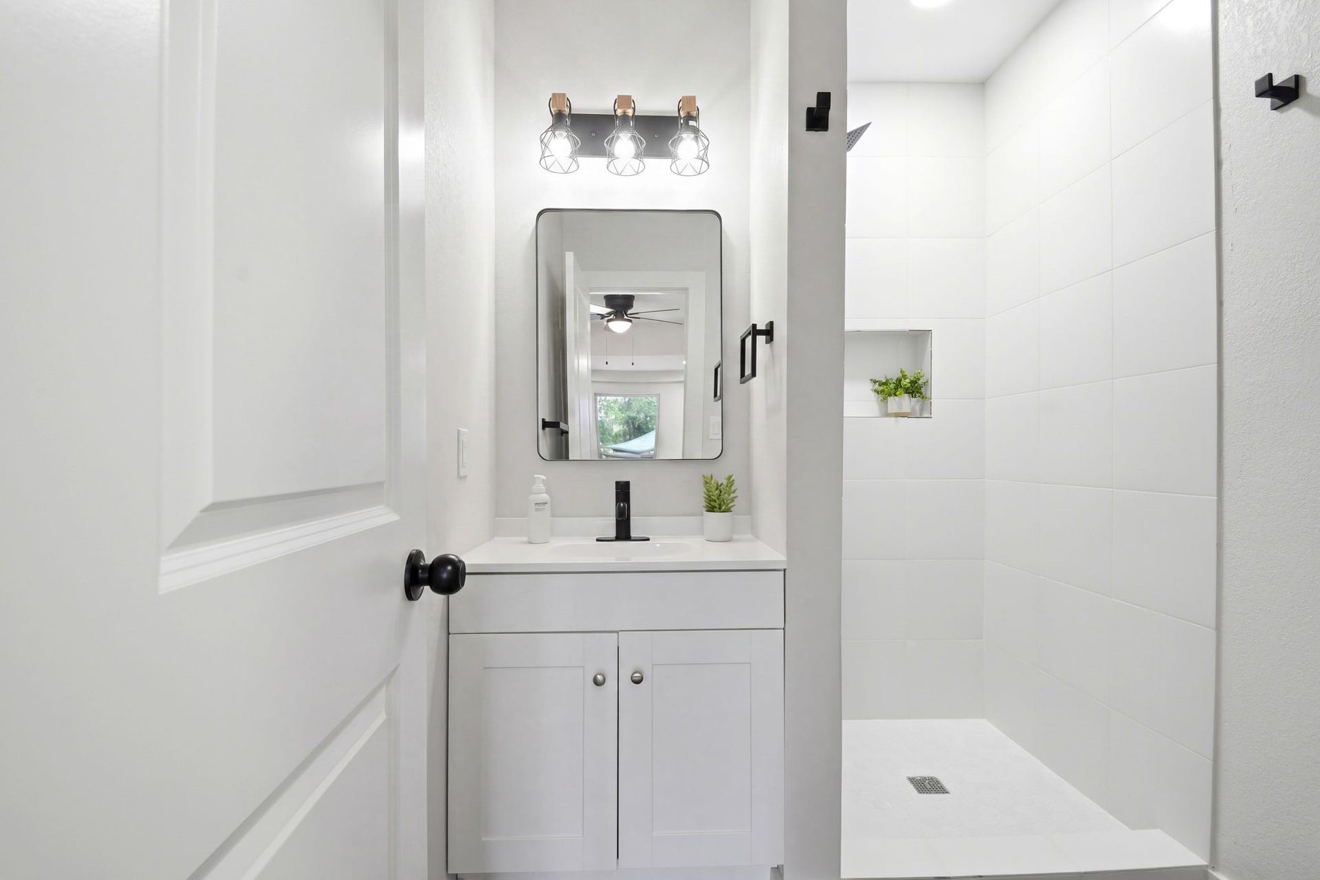6415 Annunciation Street, Houston, TX 77016 6415 Annunciation Street, Houston, TX 77016