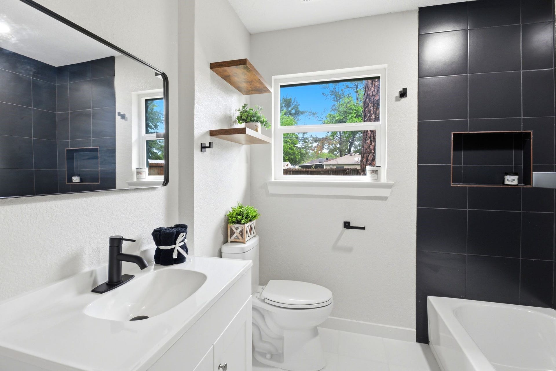 6415 Annunciation Street, Houston, TX 77016 6415 Annunciation Street, Houston, TX 77016