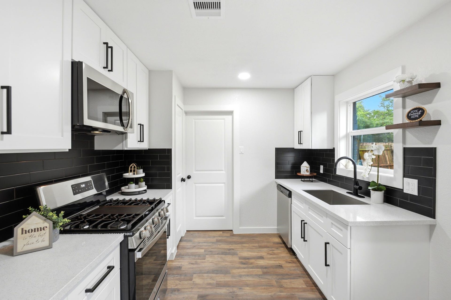 6415 Annunciation Street, Houston, TX 77016 6415 Annunciation Street, Houston, TX 77016