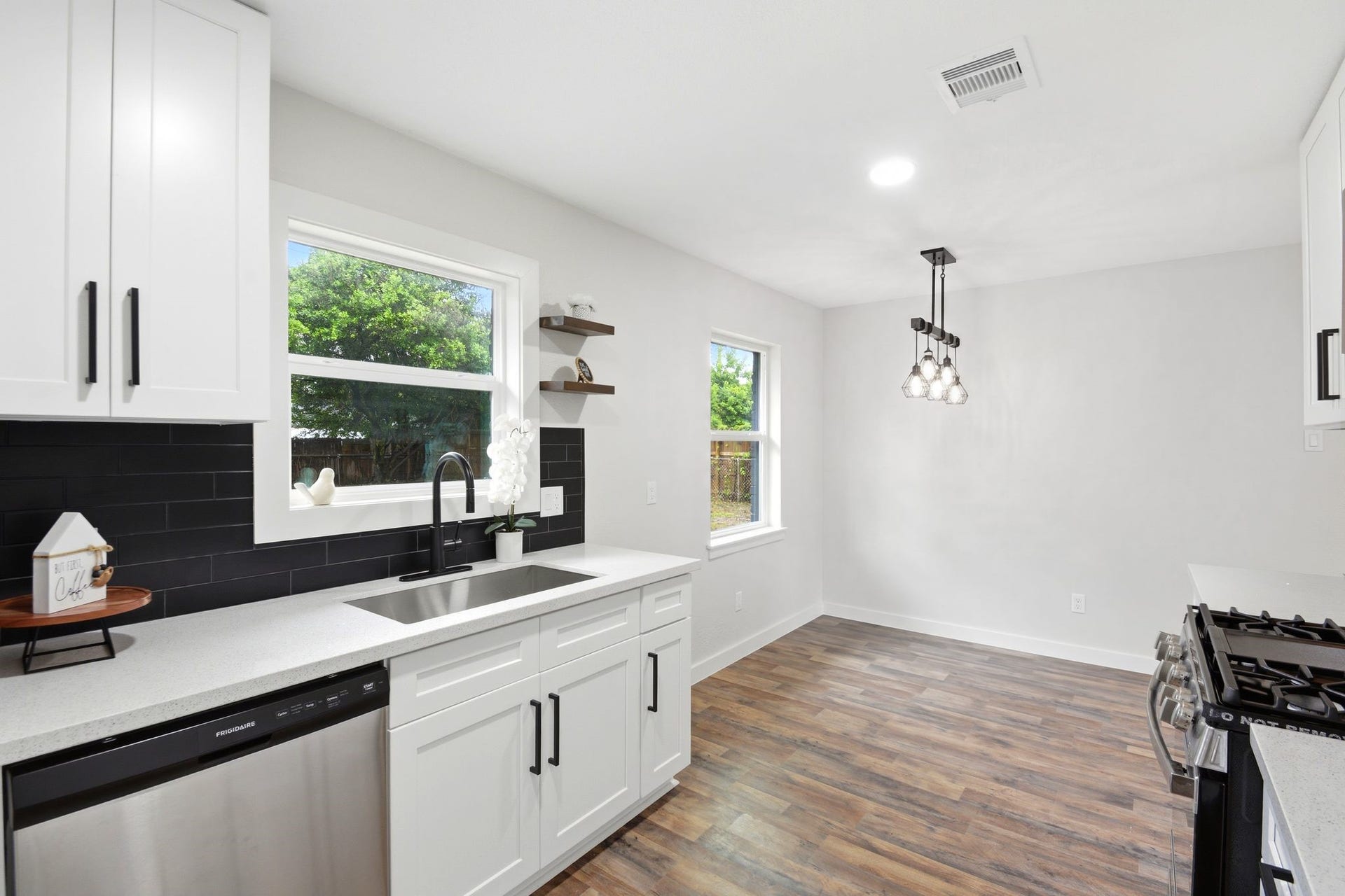 6415 Annunciation Street, Houston, TX 77016 6415 Annunciation Street, Houston, TX 77016
