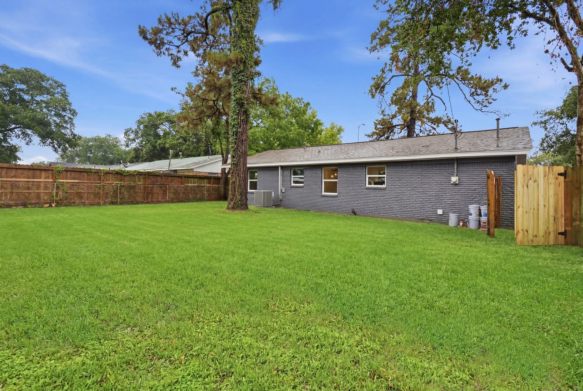 6415 Annunciation Street, Houston, TX 77016 6415 Annunciation Street, Houston, TX 77016