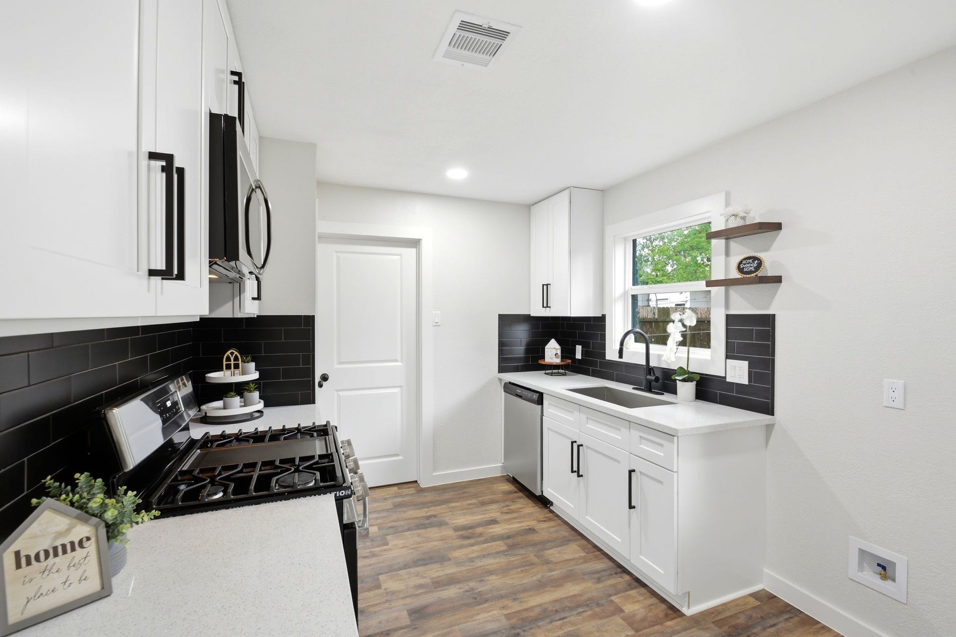 6415 Annunciation Street, Houston, TX 77016 6415 Annunciation Street, Houston, TX 77016