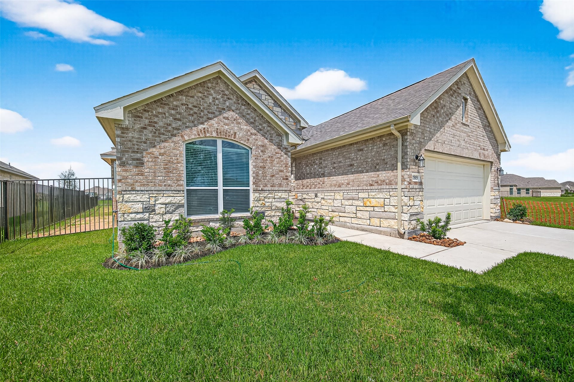 2919 Golden Isle Drive, Texas City, TX 77568