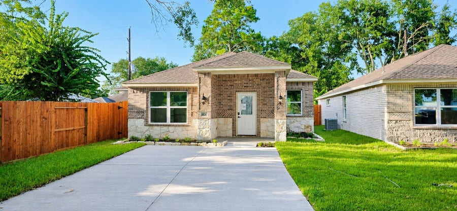 Property photo for 142A College Street, Fresno, TX