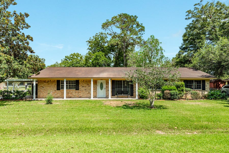Property photo for 101 Irwin Rd Road, West Columbia, TX