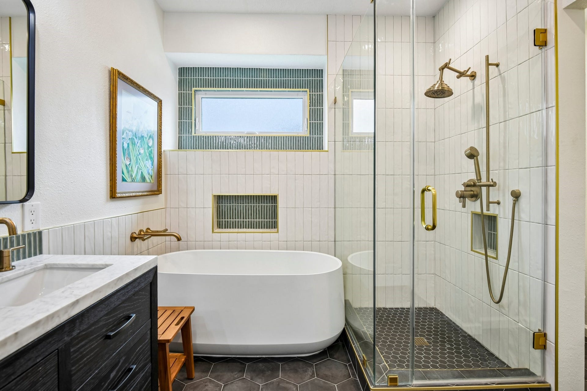 14010 Hazel Ridge Court, Houston, TX 77062 Glass shower surround