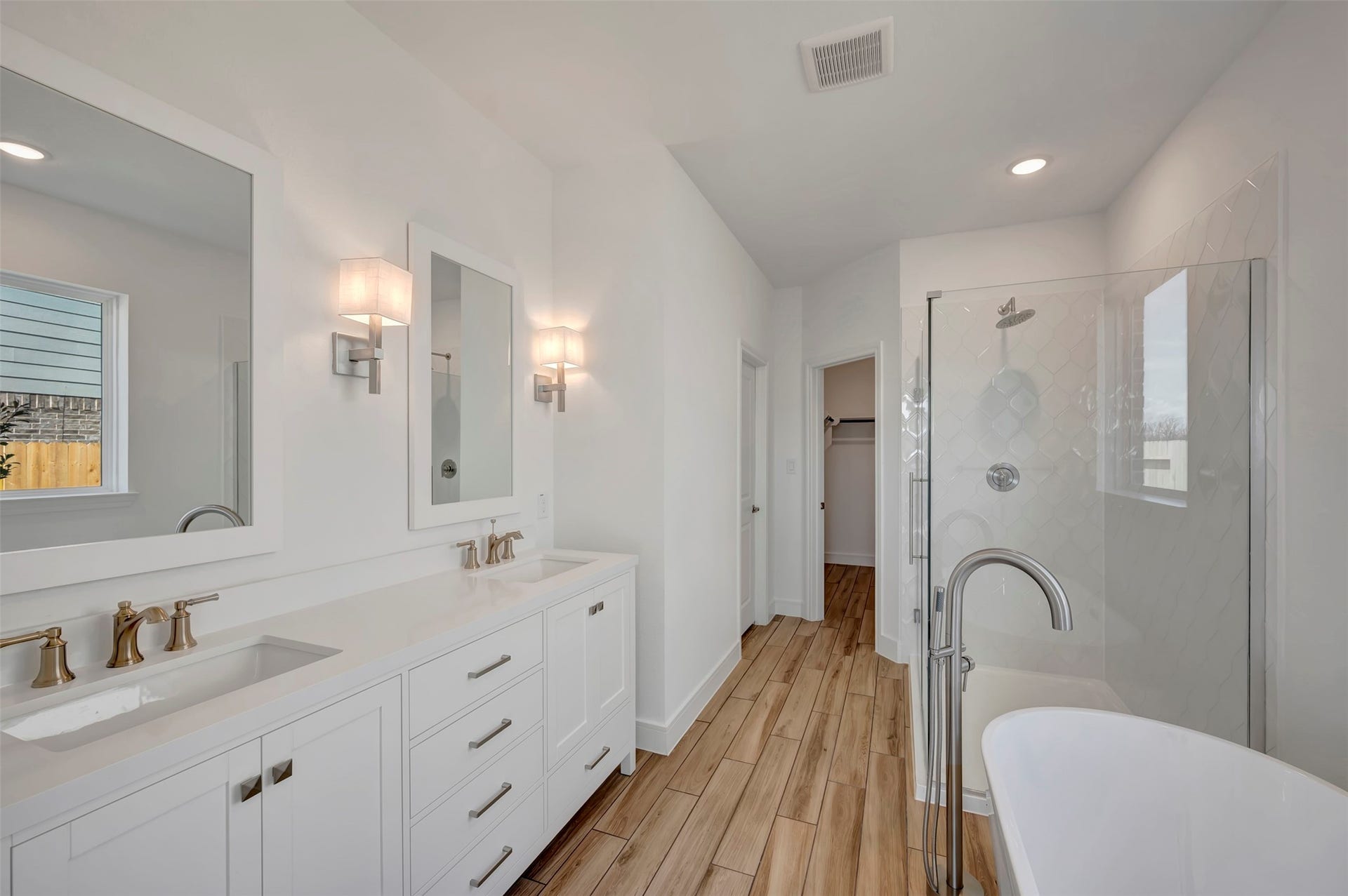 Spa-like primary bath (*Photo not of actual home and used for illustration purposes only.)