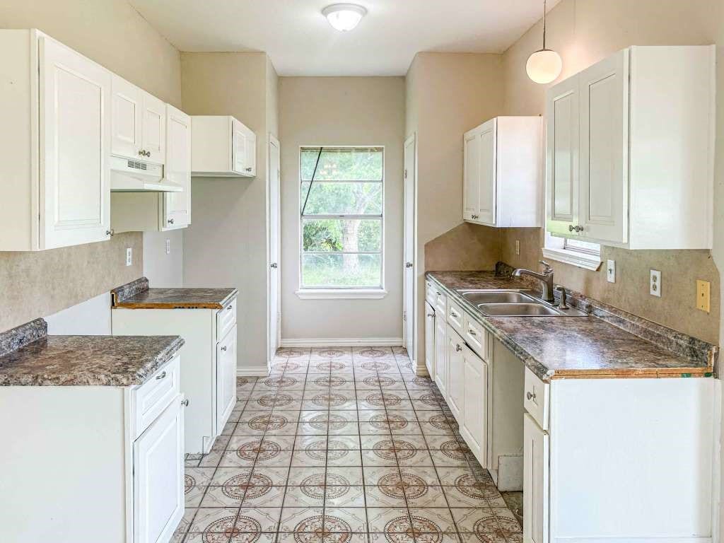 4513 S Meadows Street, Alvin, TX 77511 4513 S Meadows Street, Alvin, TX 77511
