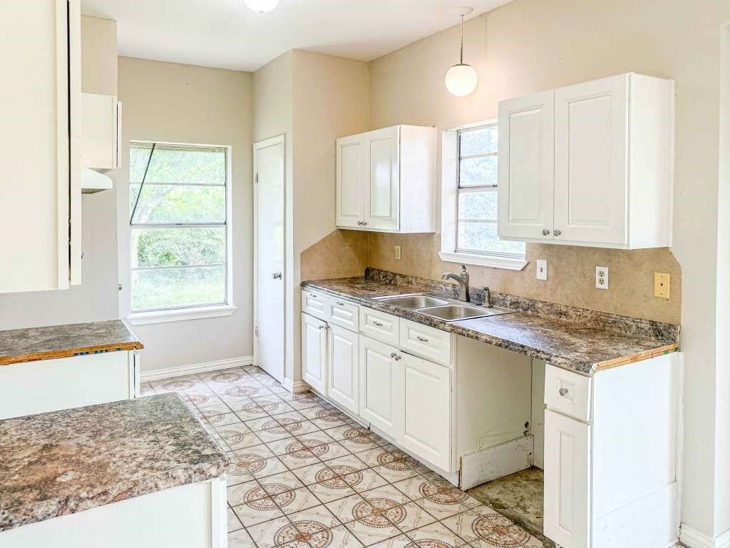 4513 S Meadows Street, Alvin, TX 77511 4513 S Meadows Street, Alvin, TX 77511