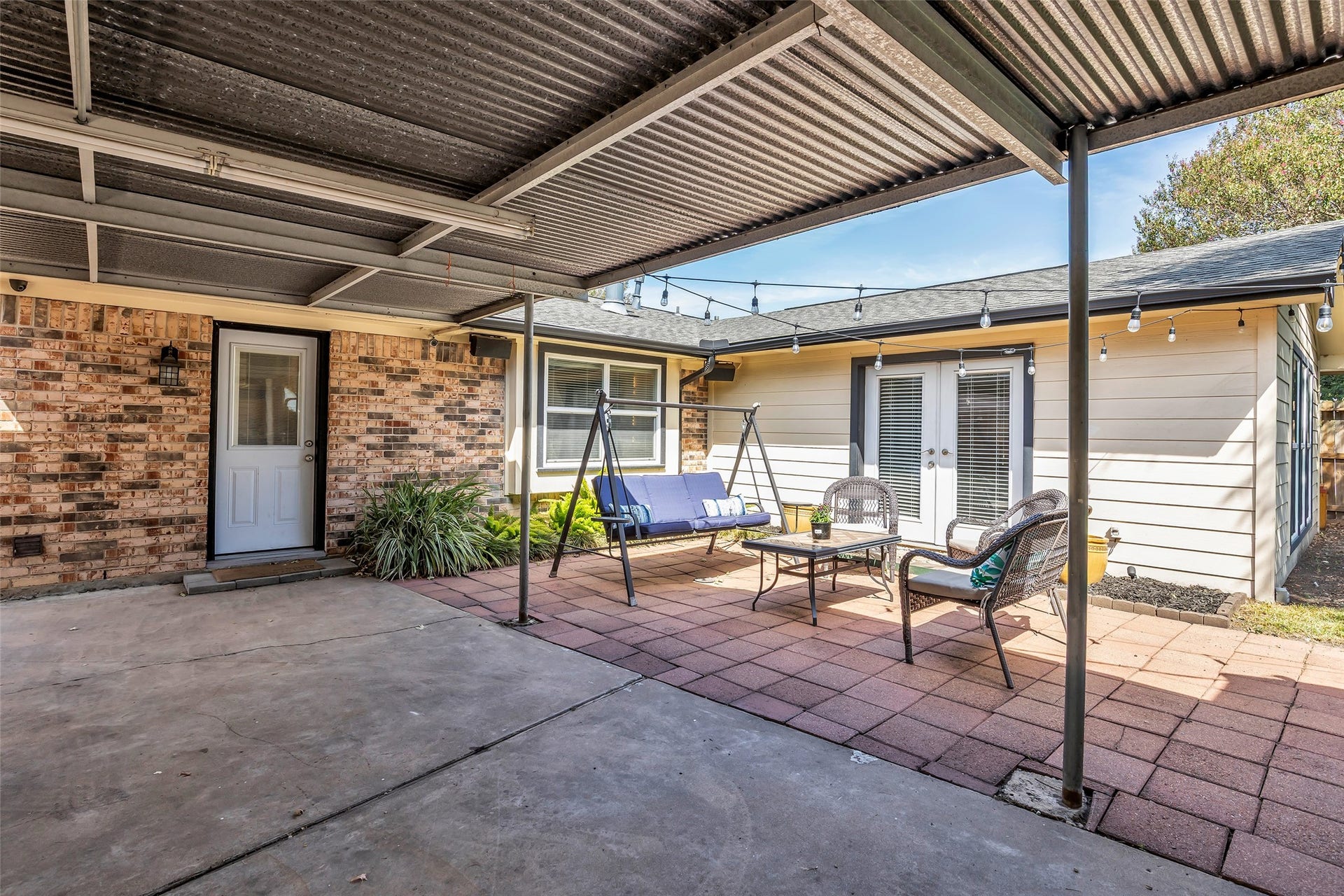 5511 Hialeah Drive, Houston, TX 77092 Carport fits two large vehicles and creates a covered walkway to the garage.