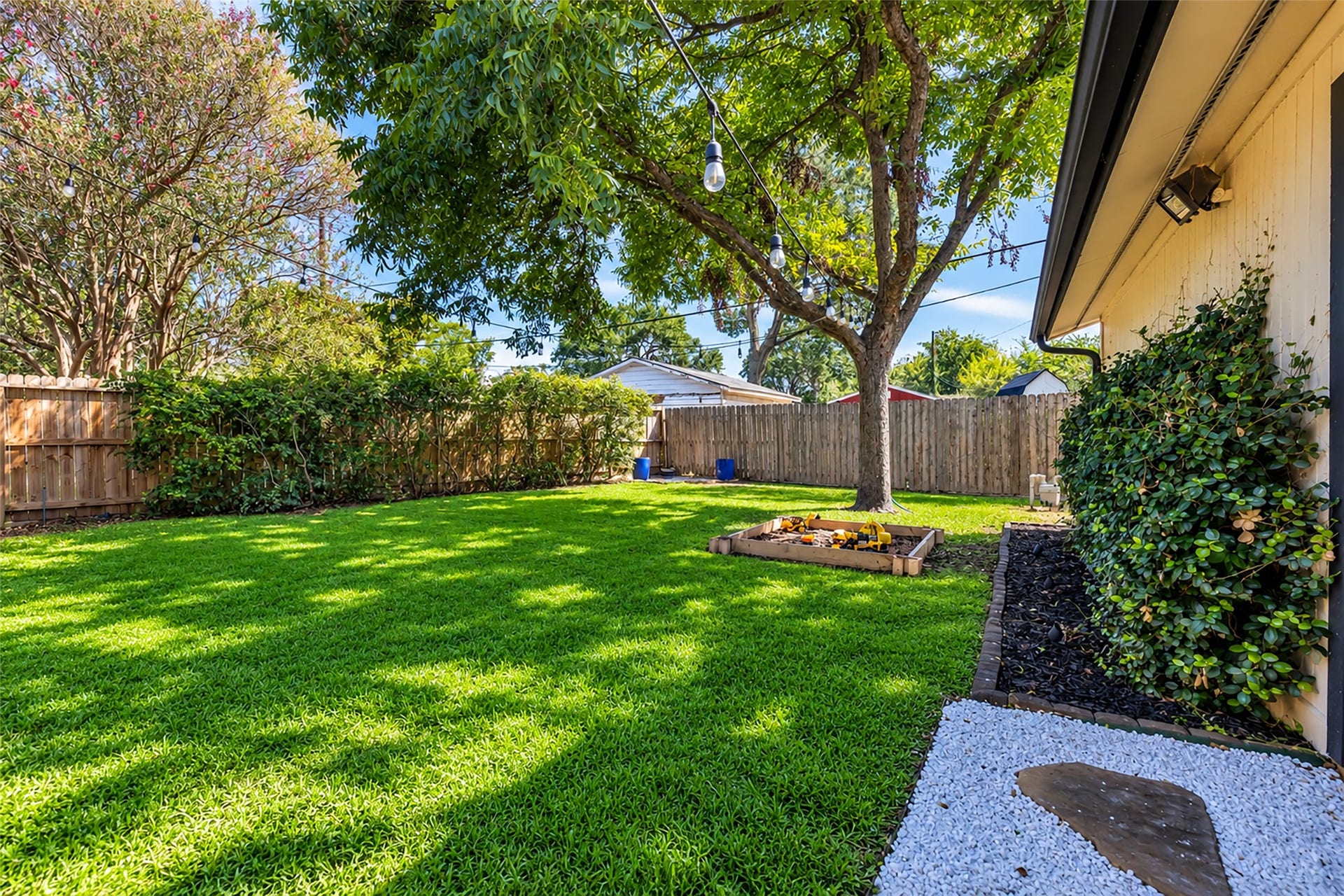 5511 Hialeah Drive, Houston, TX 77092 Plenty of room for a pool!