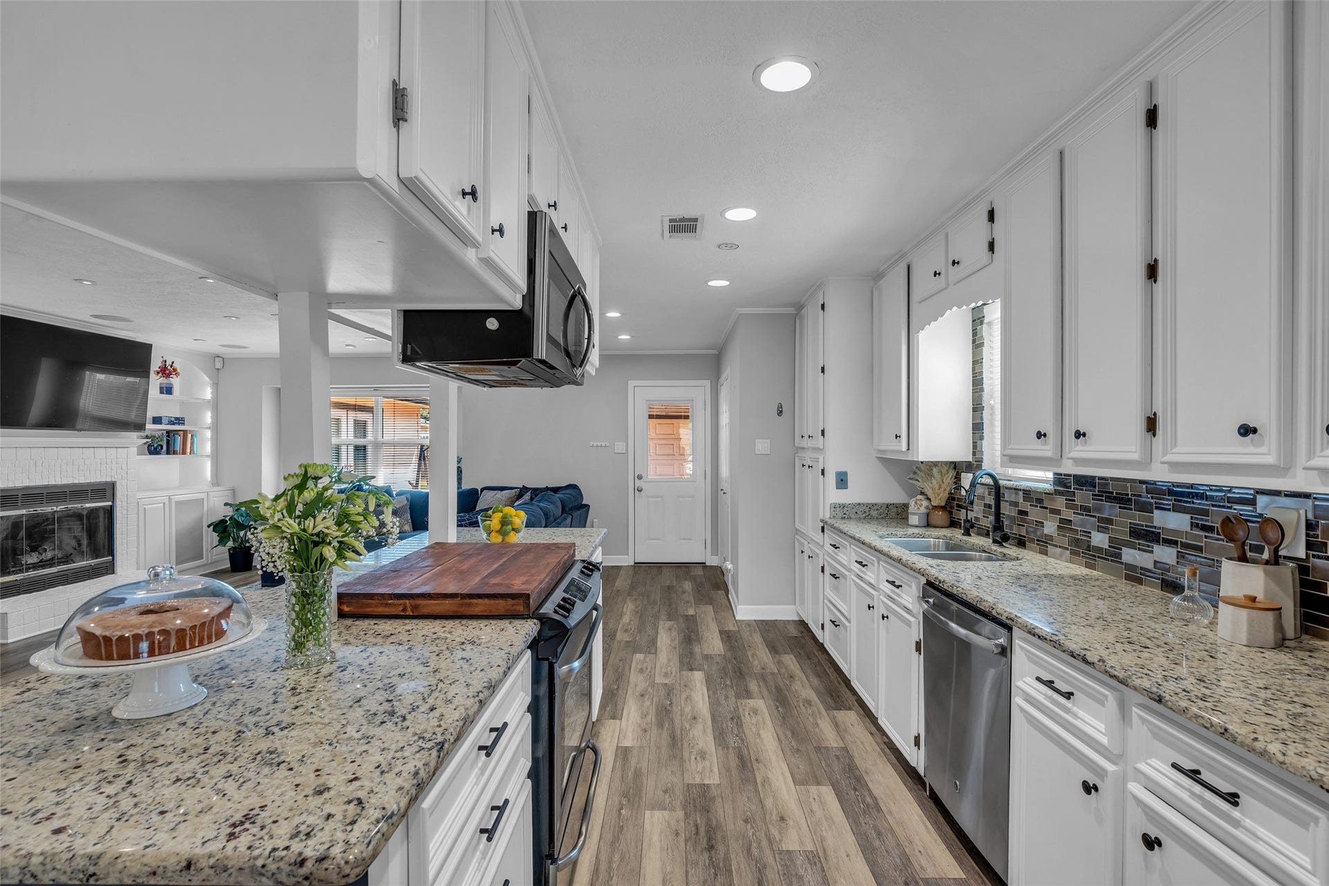 5511 Hialeah Drive, Houston, TX 77092 Plenty of counter top space and stainless steel appliances make prepwork and clean up a breeze.