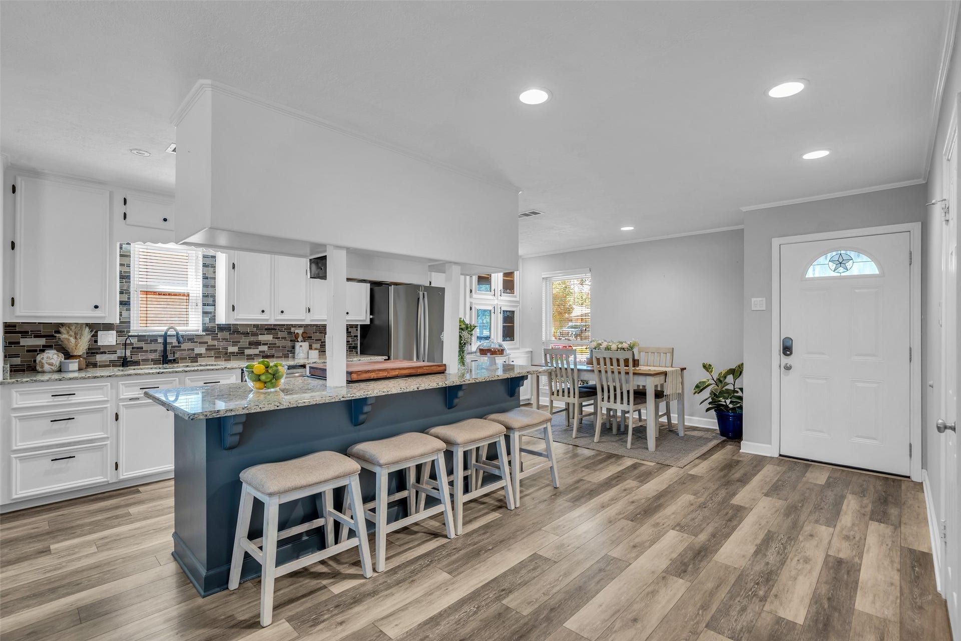 5511 Hialeah Drive, Houston, TX 77092 The sellers have loved entertaining in their home and this kitchen has made it easy to do so!