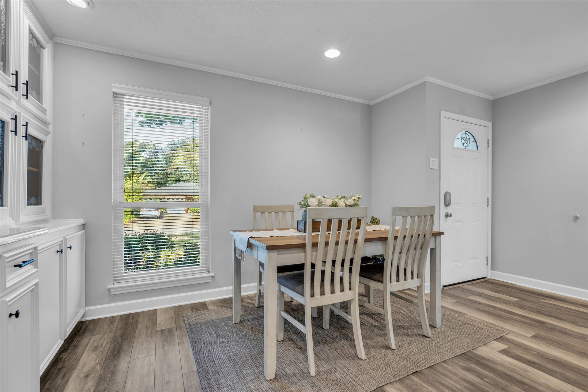 5511 Hialeah Drive, Houston, TX 77092 This open concept home has a dedicated dining area with a full built in for entertaining.