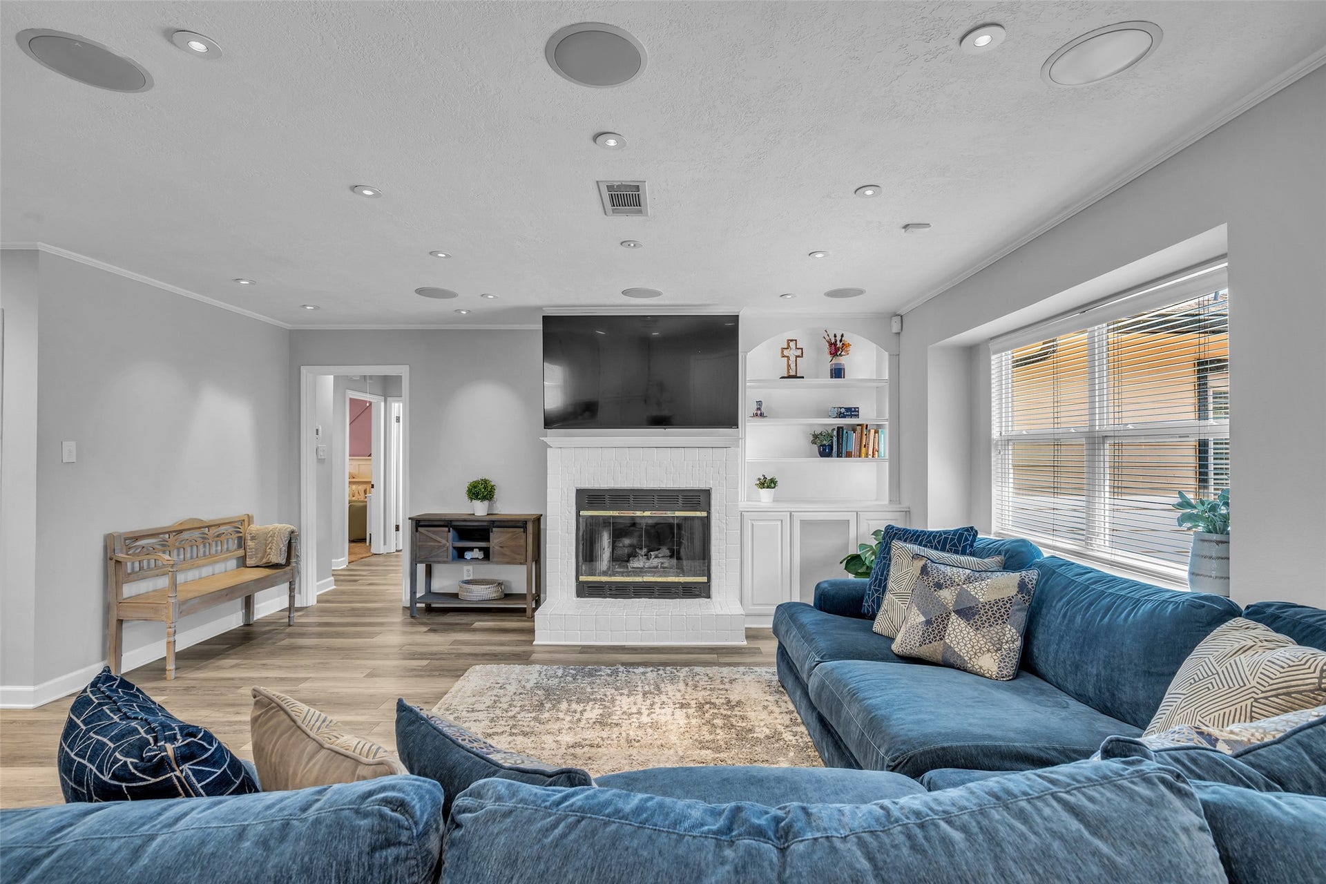 5511 Hialeah Drive, Houston, TX 77092 Keep warm in the winter with the beautiful fireplace!