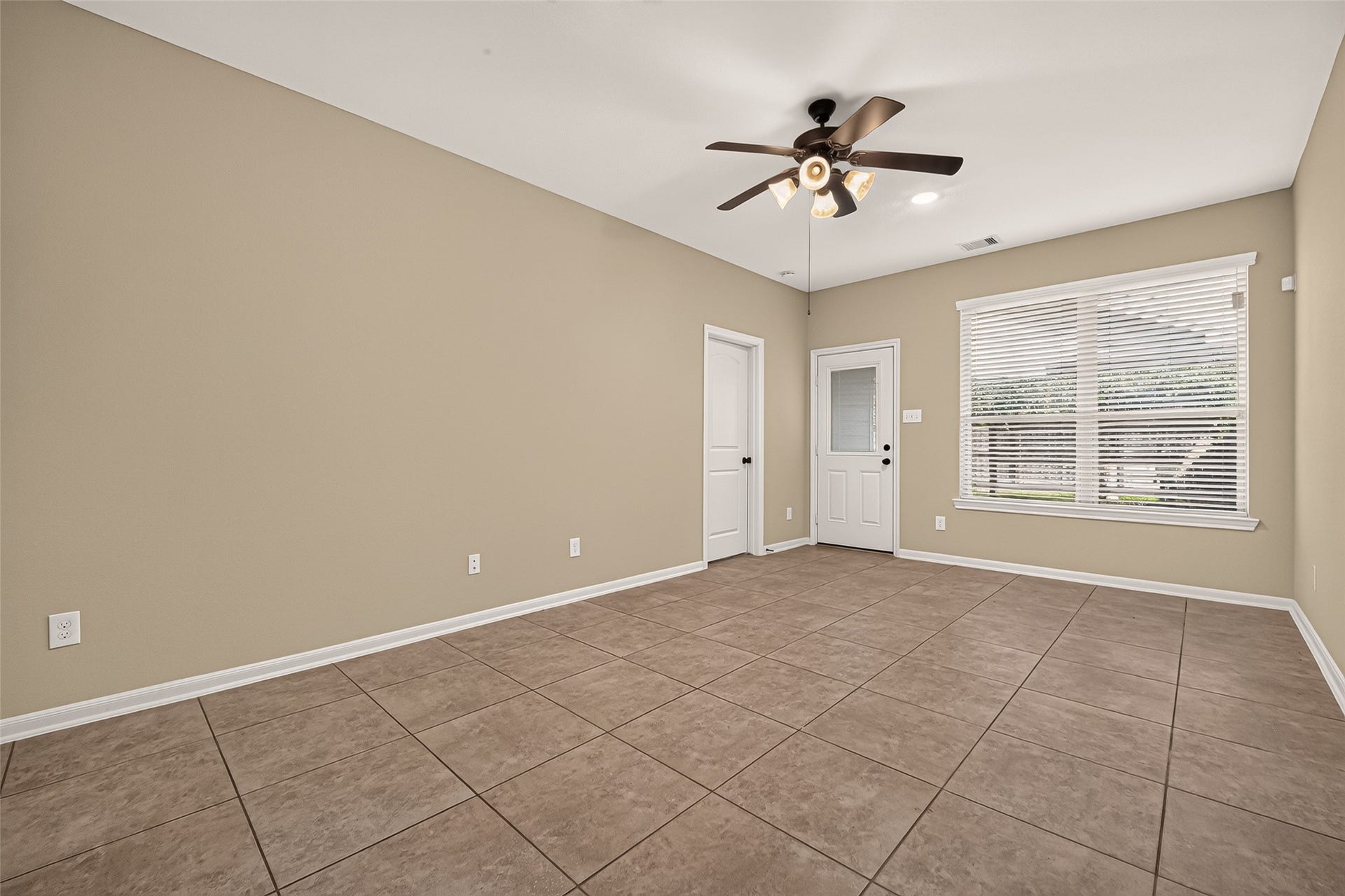 186 Biltmore Loop, Montgomery, TX 77316 186 Biltmore Loop, Montgomery, TX 77316