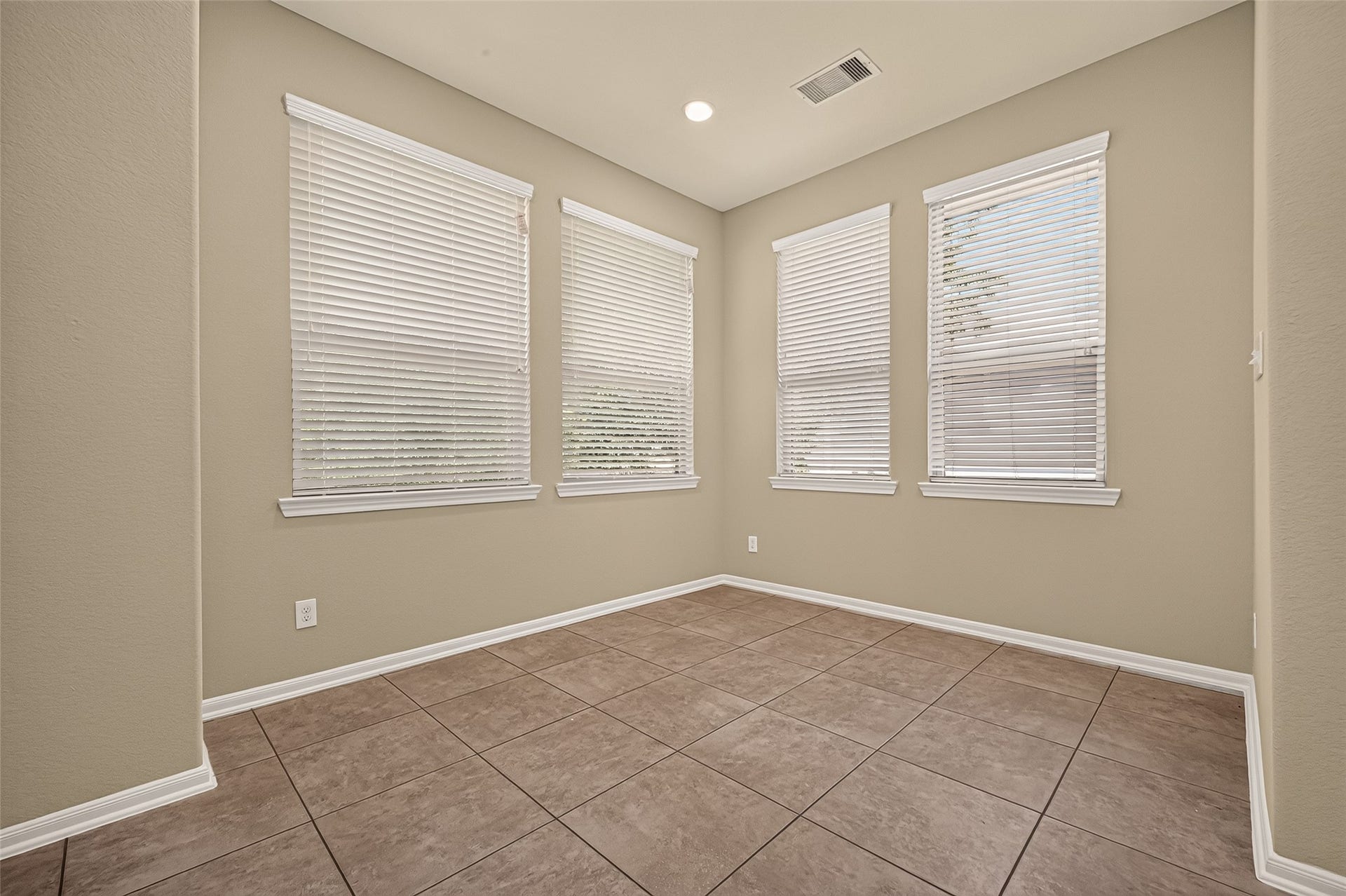 186 Biltmore Loop, Montgomery, TX 77316 186 Biltmore Loop, Montgomery, TX 77316