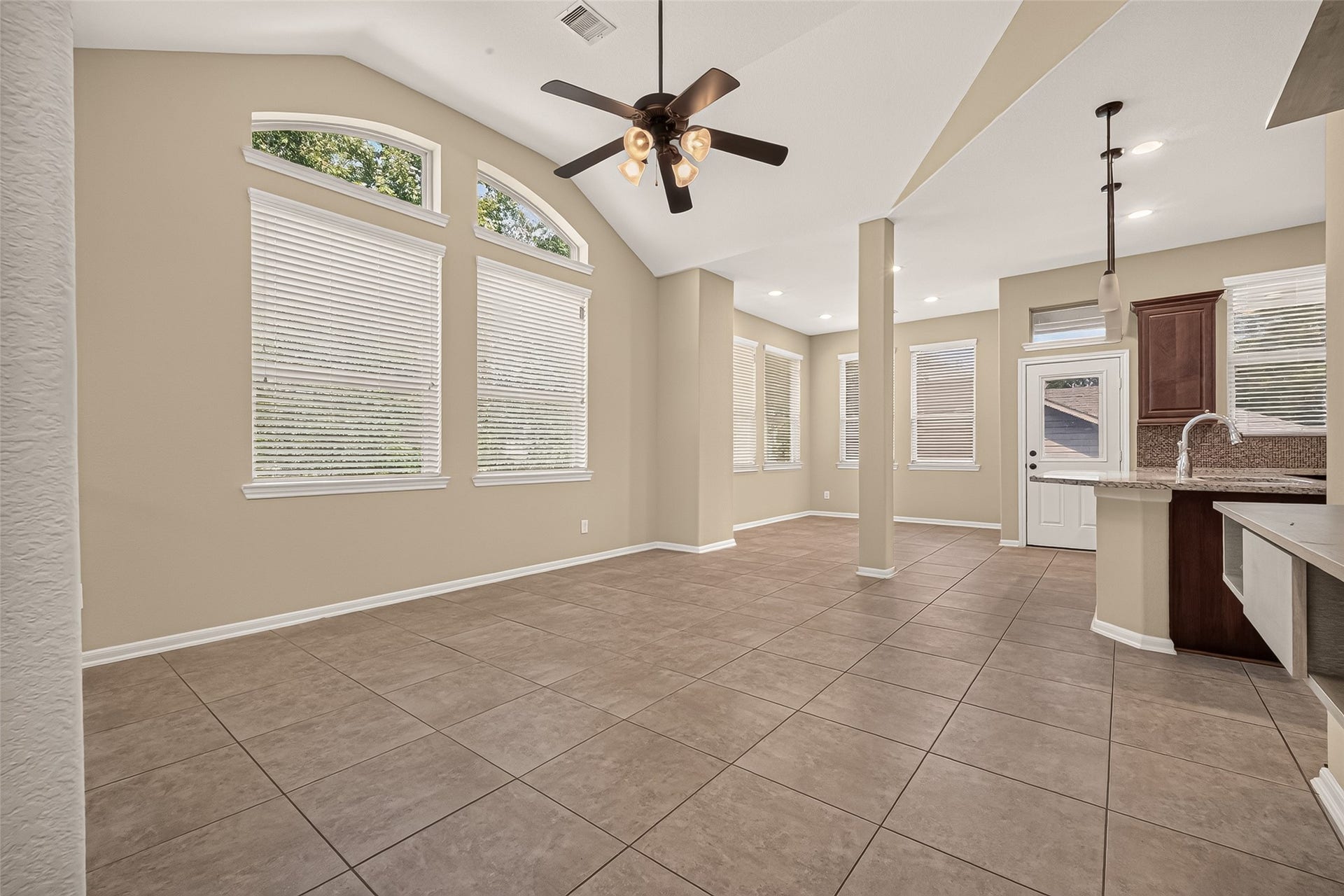 186 Biltmore Loop, Montgomery, TX 77316 186 Biltmore Loop, Montgomery, TX 77316