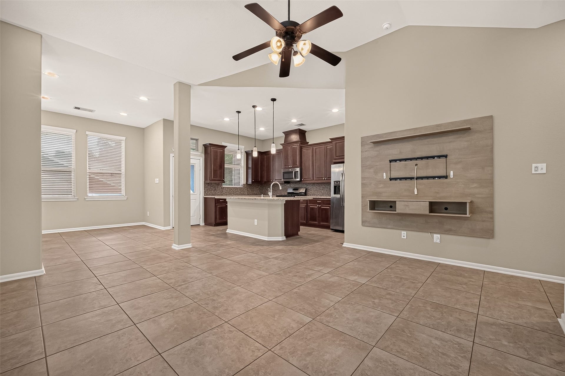 186 Biltmore Loop, Montgomery, TX 77316 186 Biltmore Loop, Montgomery, TX 77316