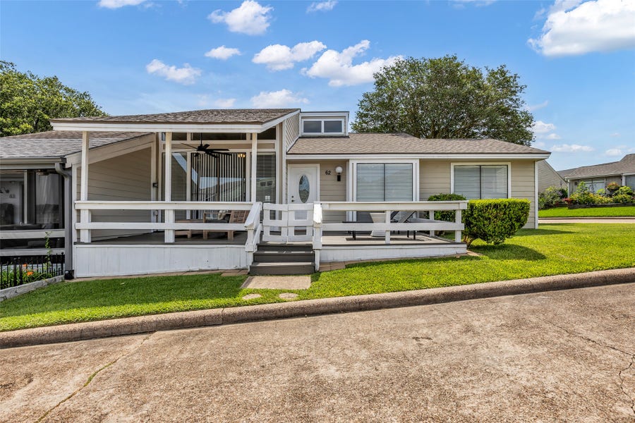 Property photo for 62 April Point Drive N, Conroe, TX