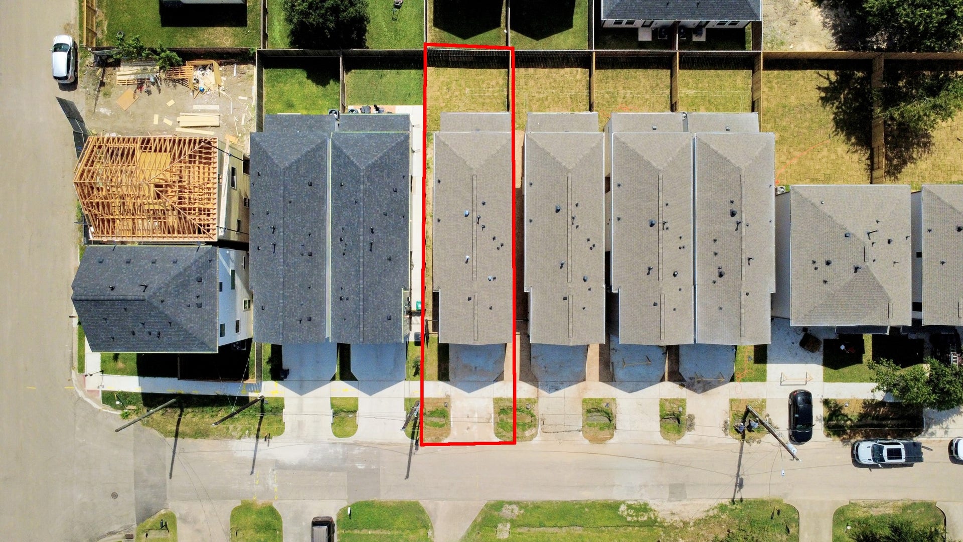 6405 Goforth Street, Houston, TX 77021 All units have private driveway, gated side entrance, and an expansive fully fenced back yard.
